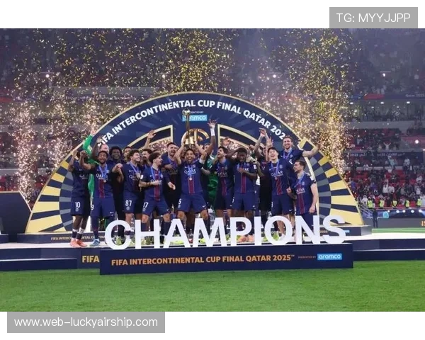 斯特拉斯堡vs巴黎点球扑救成转折，萨福诺夫预判受主帅赞誉